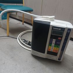 Level UK Kangen SD501 Water Ionizer Like New Condition With New Filter 
