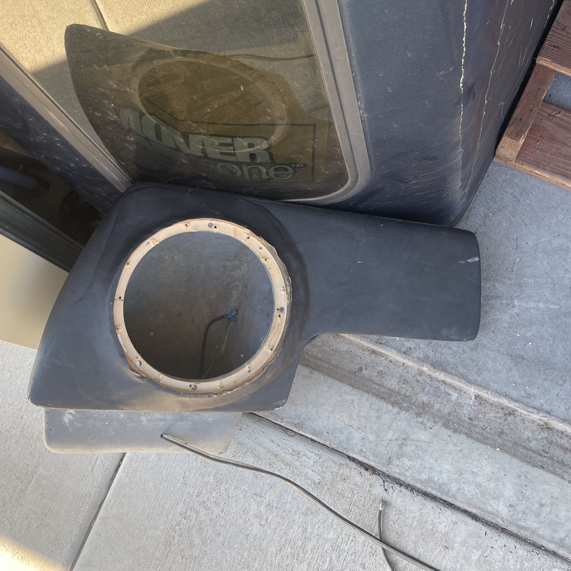 Dodge Magnum Subwoofer / Sub Enclosures