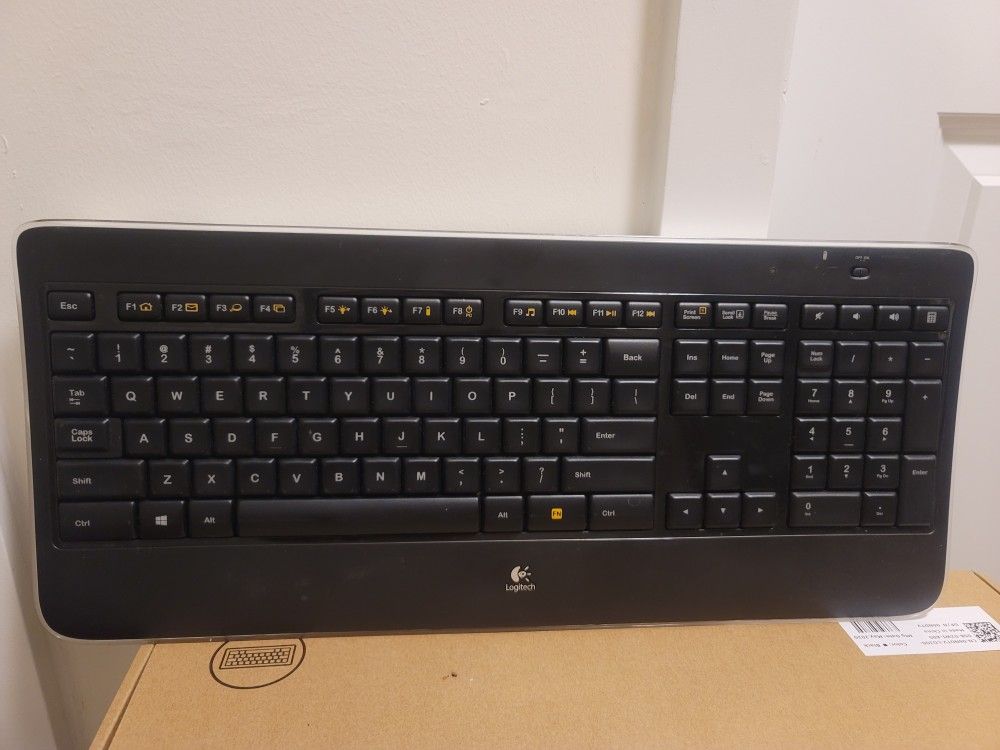 Logitech K800 Wireless Illuminated Computer Keyboard