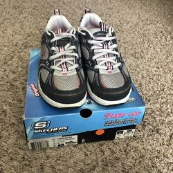 Skechers Size 6 Excellent Condition Shape UPS   Perfect For Exercise 