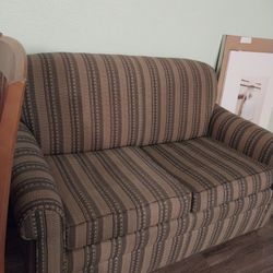 Sofá Pequeño Para 2 Personas Muy Limpio Personas Interesadas Solamente 👉 Ahí Esta El Precio 