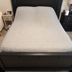 Bedroom Furniture Set- Unable To Pick Up Until May 3rd