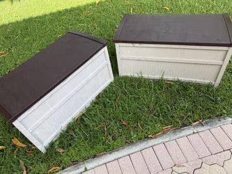 Pair of Suncast Resin Deck Boxes / patio / pool / storage