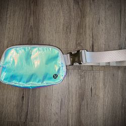 LIKE NEW Limited Edition Iridescent Lululemon 1L Everywhere Bag