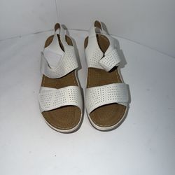 Women’s White Sandals Size 7
