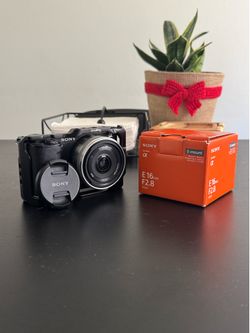Sony E PRIME 16mm f/2.8 lens