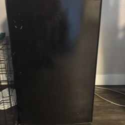 Frigidaire cube mini fridge black 4 cubic Ft