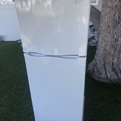 Refrigerator, medium