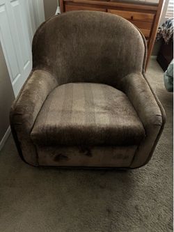 Adorable swivel chair