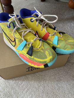 Slightly used Kyrie 7 Size 6 boys- (Second item)
