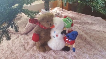 Adorable stuffed boys bear m&m collection. Like new been in storage. Sold for over 25. Asking 8