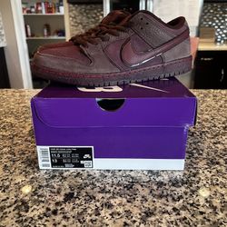 Nike Dunk Low  Burgundy Size 11.5 Mens