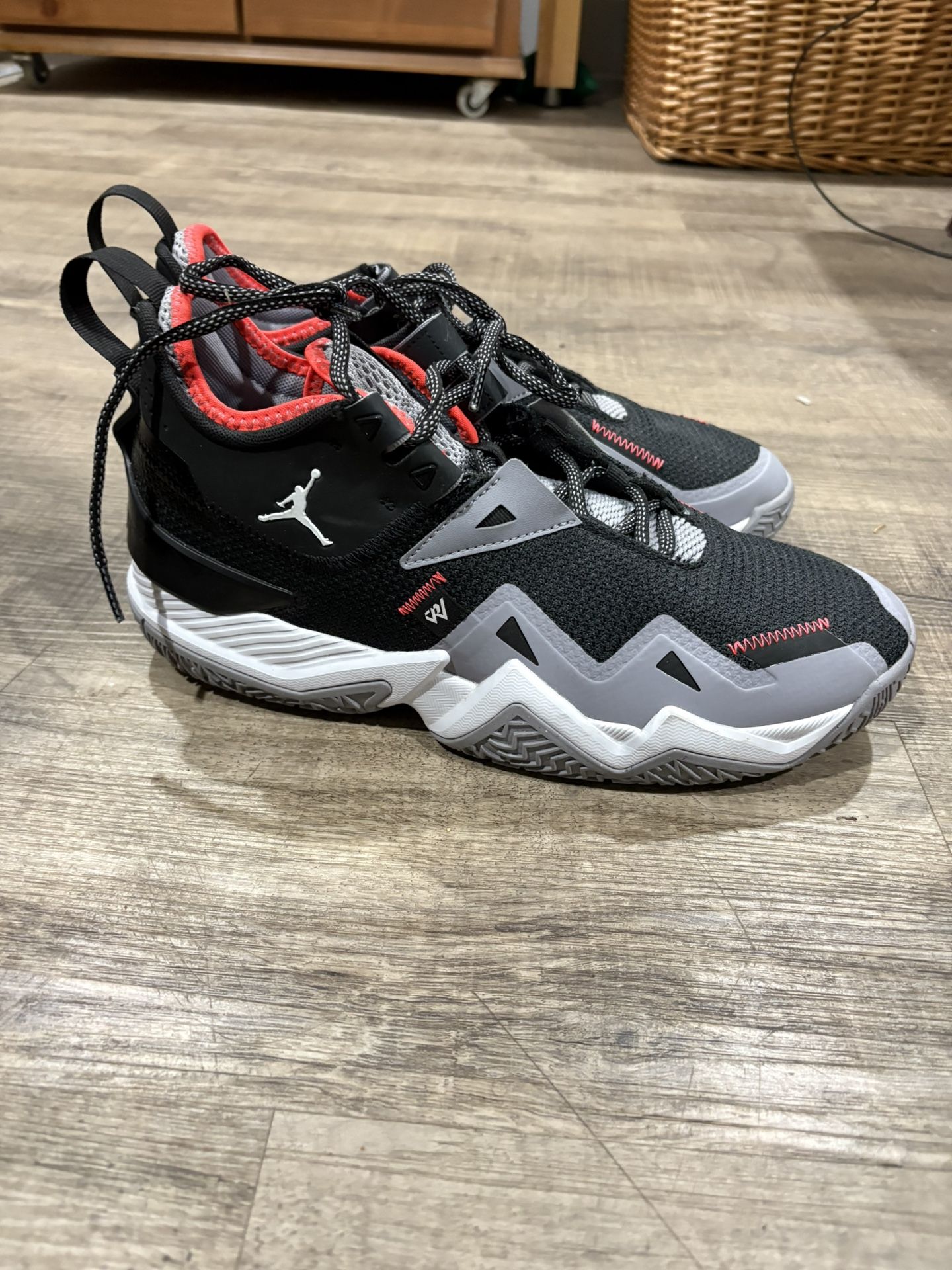 Basketball Shoes 