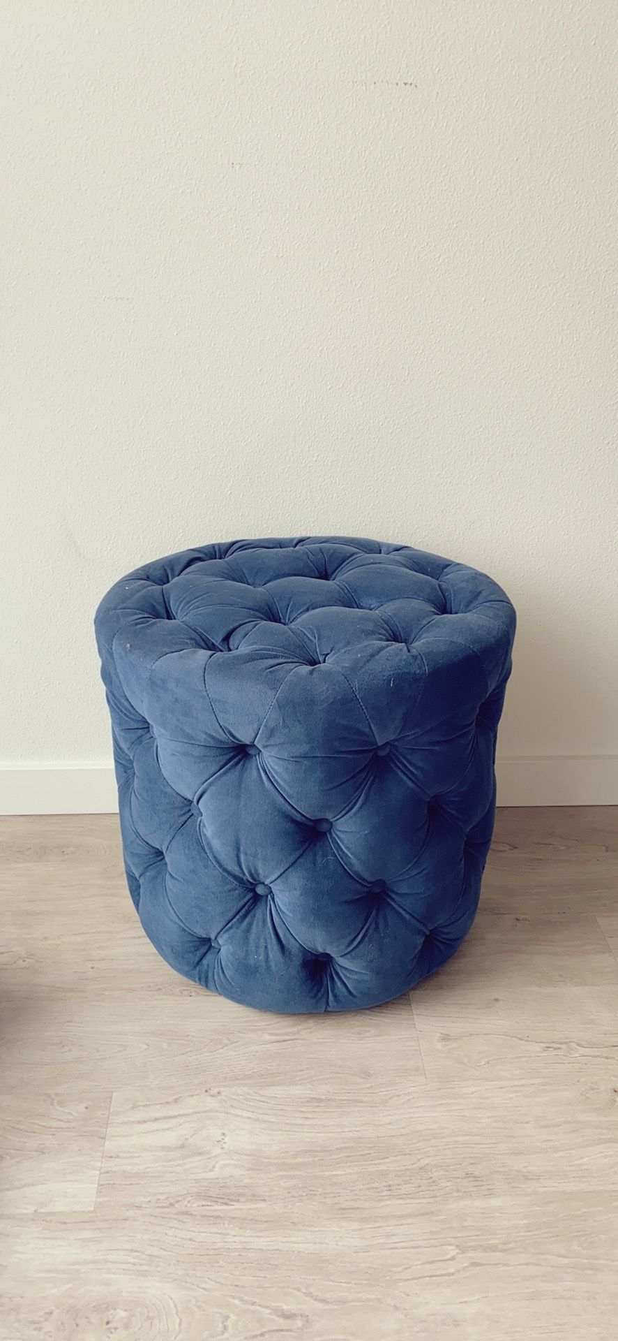 :: Blue ottoman ::