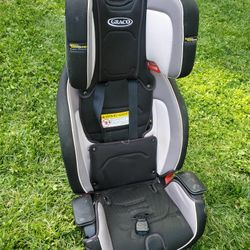 Graco super safe car seat. 6 height adjustment settings 