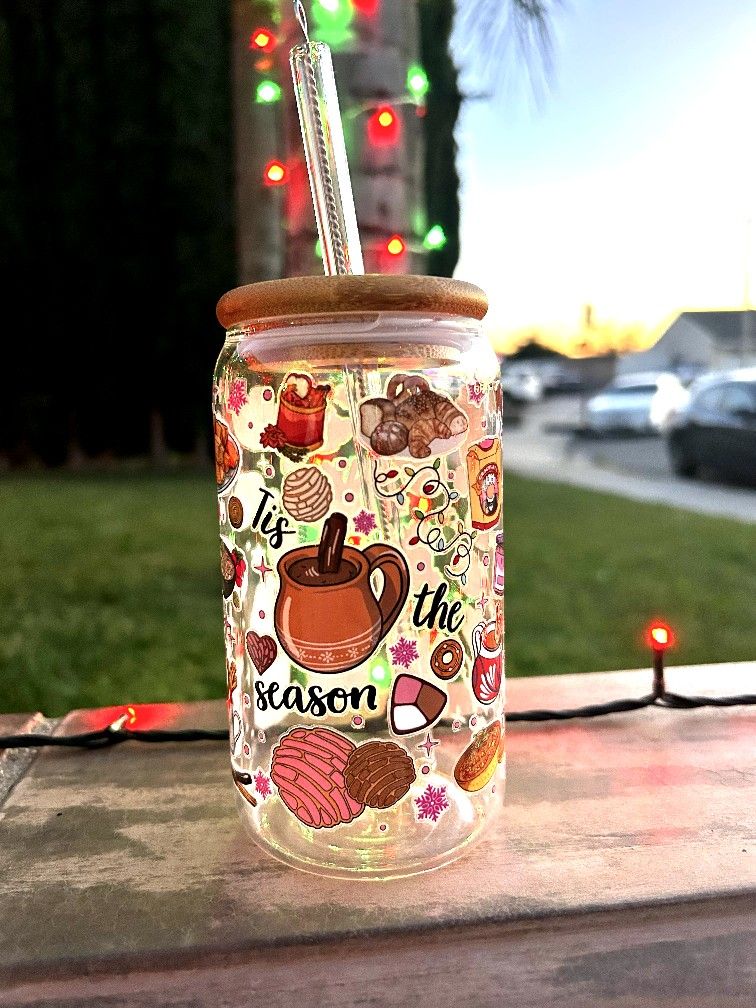 16 Oz Glass Tis the Season' design with Mexican sweet bread and hot chocolate graphics