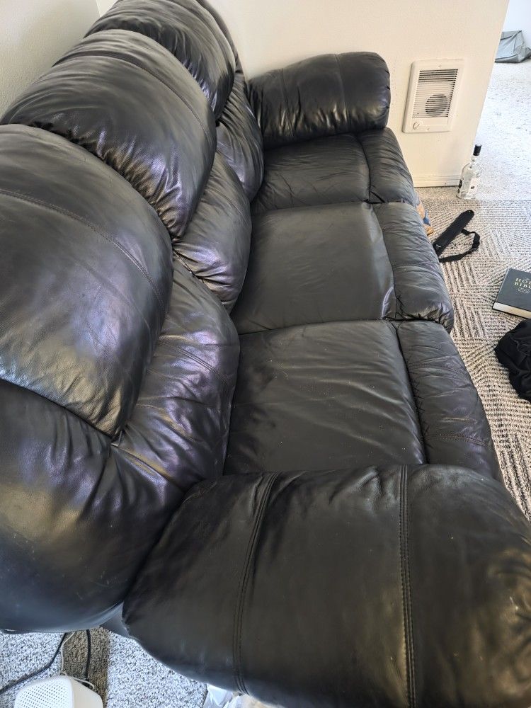 1 reclining Couch
