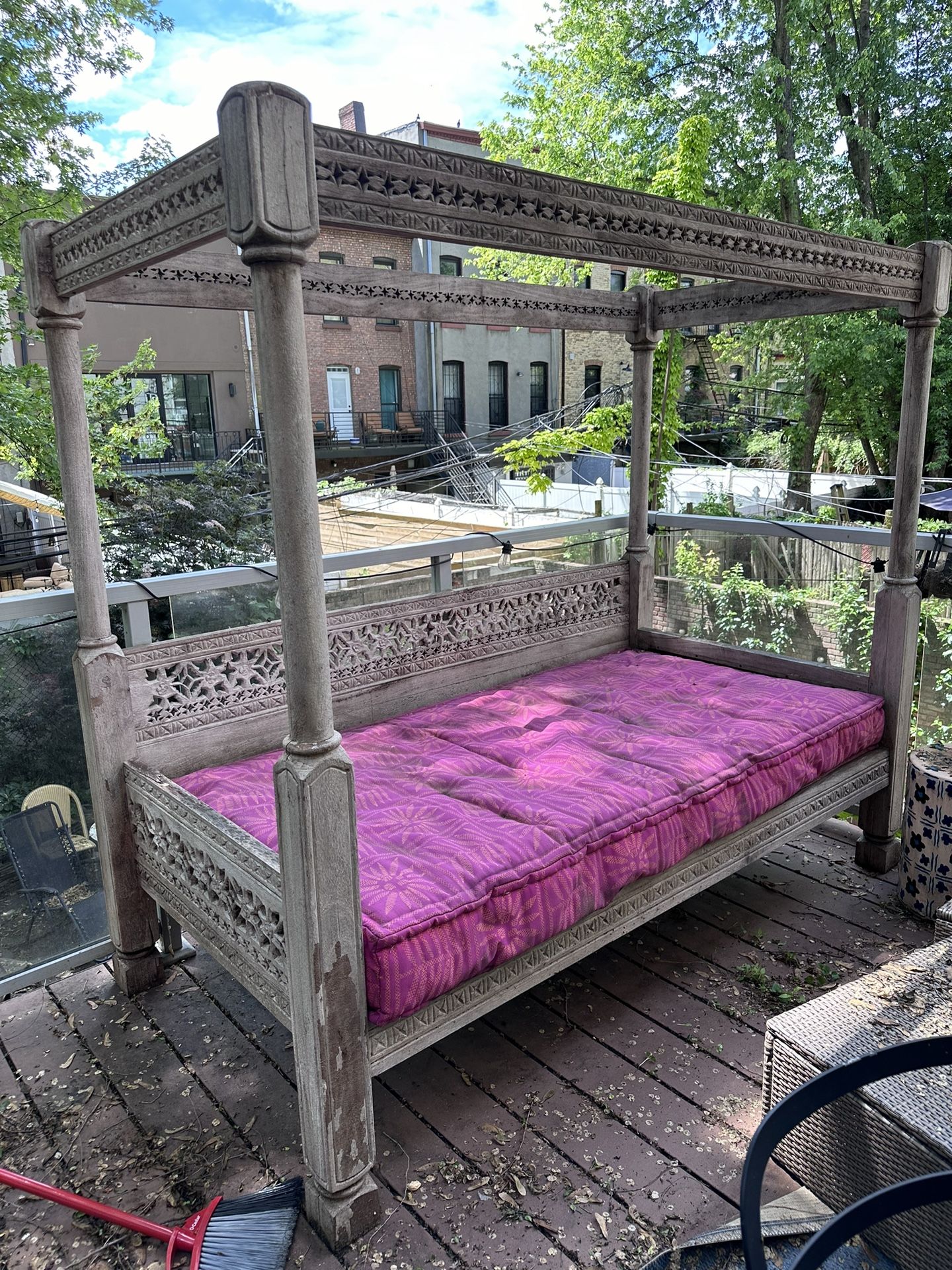 Anthropology Indoor/outdoor Daybed (OBO)