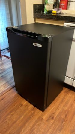 Hailer mini fridge