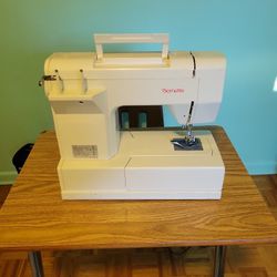 Bernette 715 Sewing Machine