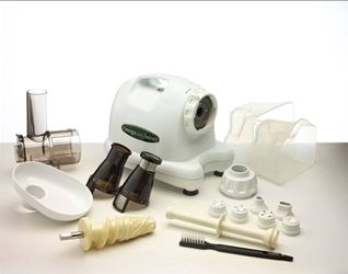 Omega Masticating Juicer 8004 with Attachments