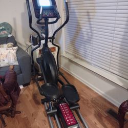 SOLE E25 Elliptical Trainer like New
