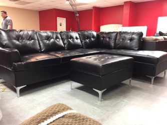 SECTIONAL SOFA WITH STORAGE OTTOMAN