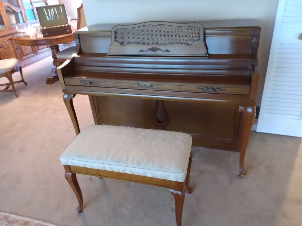 Wurlitzer Upright Piano MAKE OFFER!