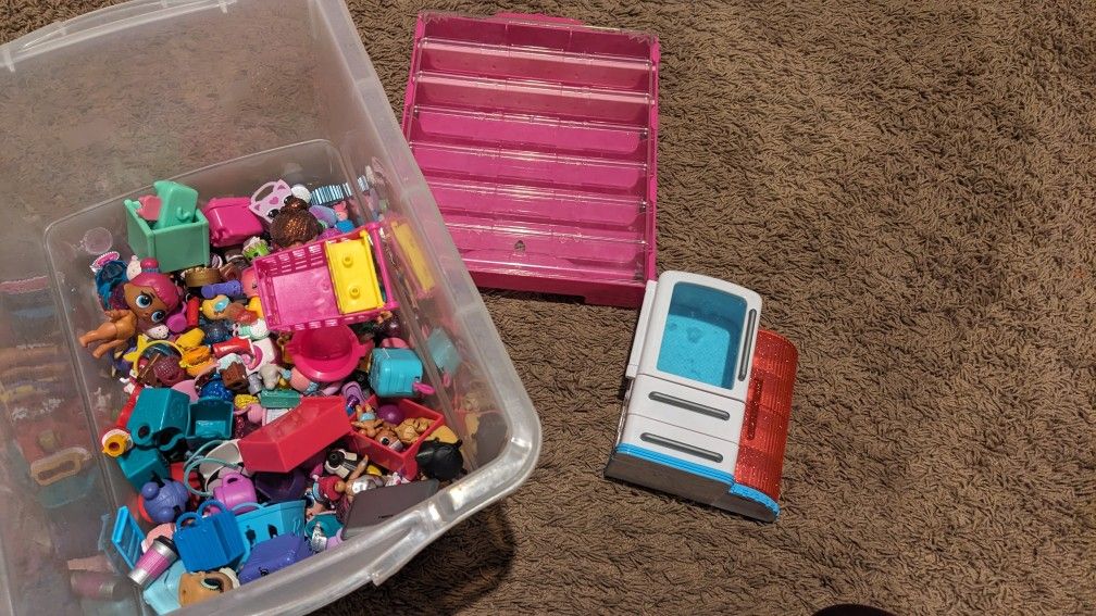 Large lol dolls And shopkins Dolls Lot