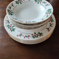 Gibson 8 Piece Porcelain Holly Berry Plate/Bowl Set