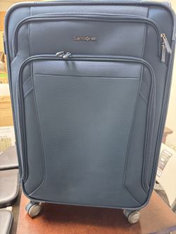 Samsonite Crestledge 2-Piece Expandable Spinner Luggage Set - Navy - New without Tags
