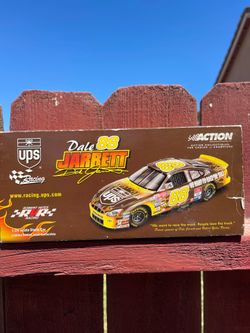Action Racing Dale Jarrett #88 UPS 2001 Ford Taurus 1:24 Scale Stock Car