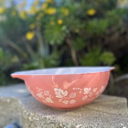 Pyrex Gooseberry Mixing Bowl