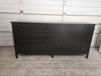 6-Drawer Dresser , Good Conditions 👍, Black Color, Measurement: W 68"x D 17.5" x H 32.5"