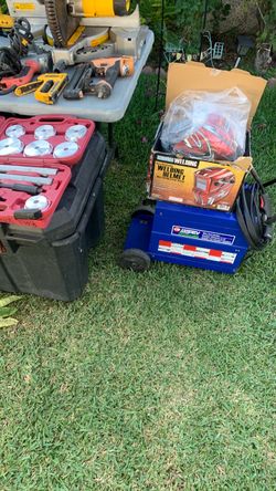 Last hours of yard sale