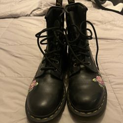 Women’s Doc Martens Size 8