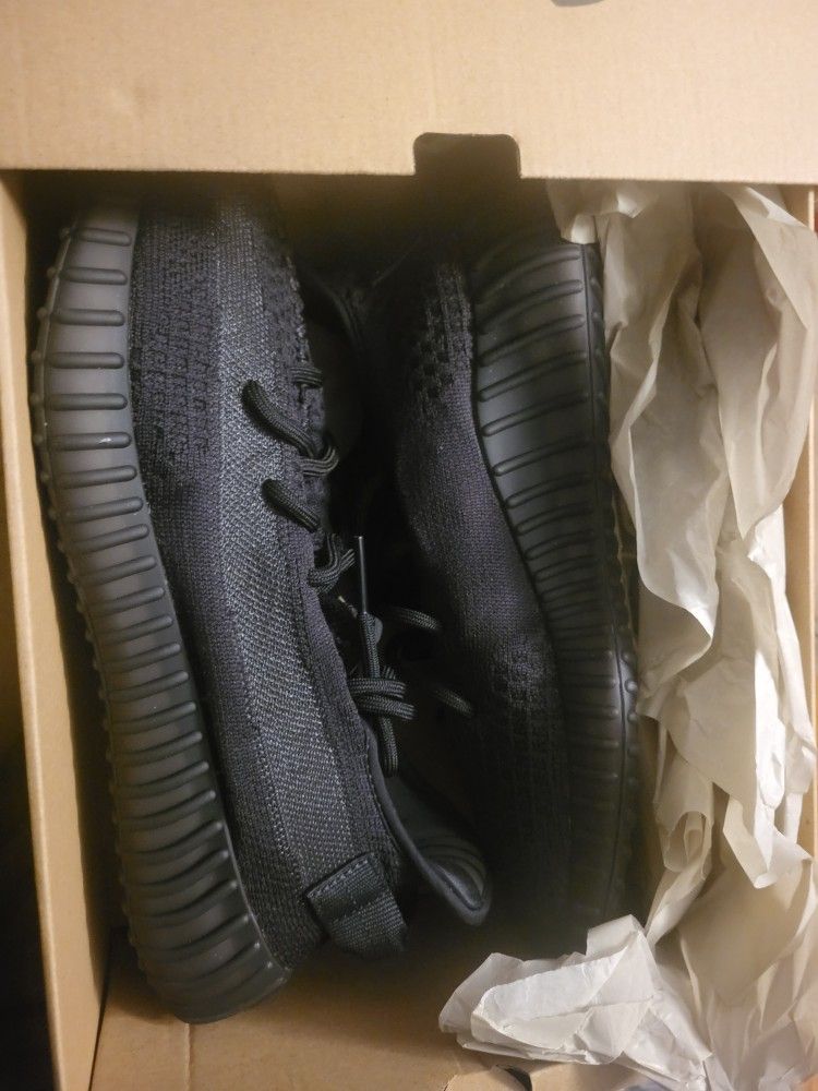 Yeezy Onxy Sz 10.5
