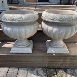Set Of 2:  White Wash Outdoor Planter Pedestal Urns