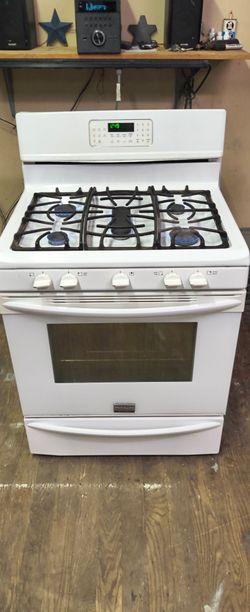 Frigidaire Elite White 5 Burner Convection Gas Range