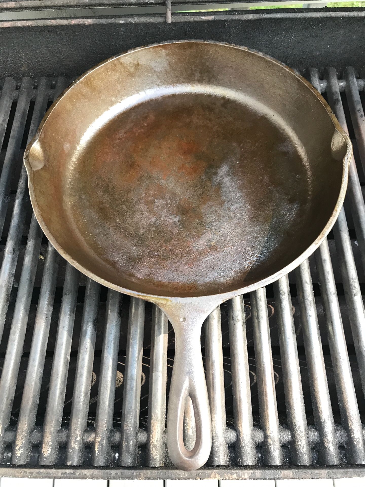Cast iron skillet pan