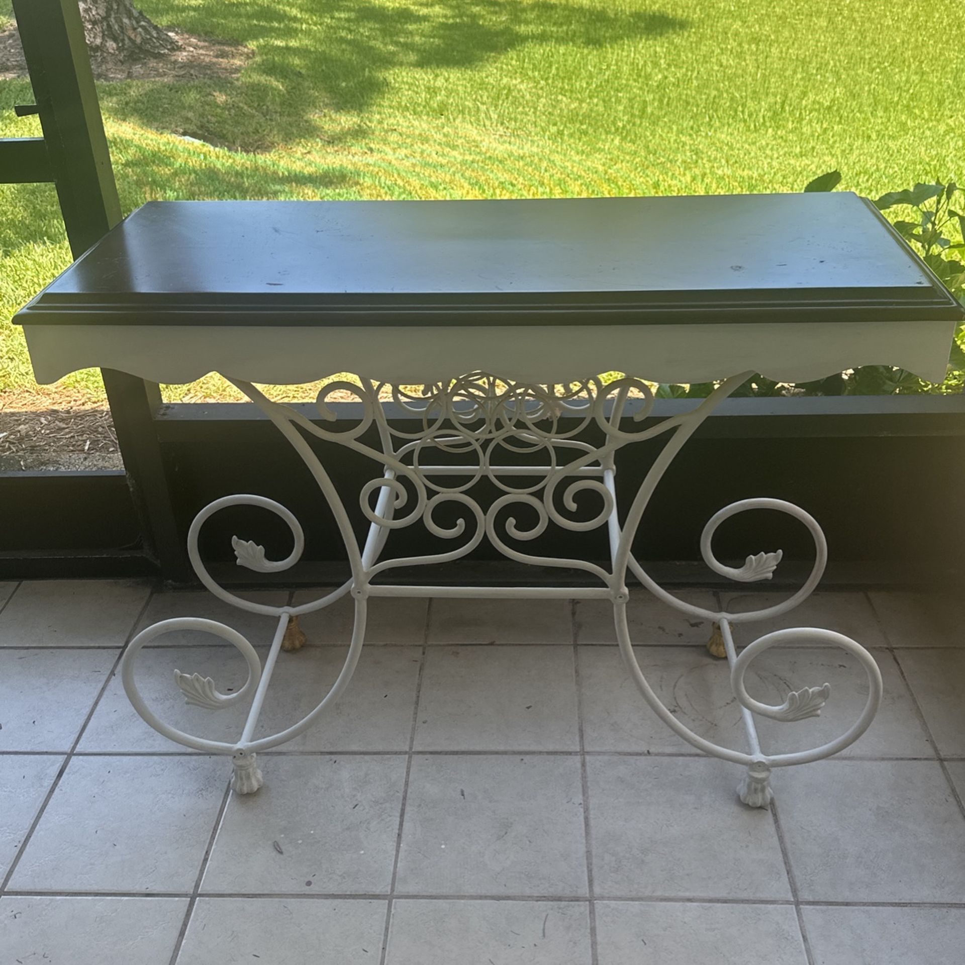 Free Wine Table