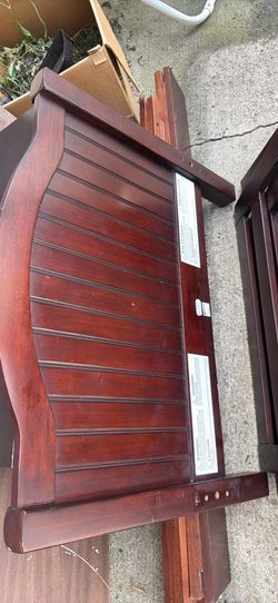 Wooden toddler bed like brand new