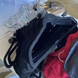 Hangers 60+ Velvety Feel
