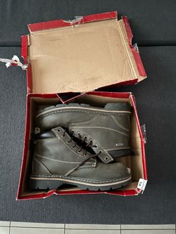 BOOTS 🥾 🥾 SIZE 9 1/2