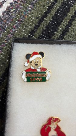 Mickey Mouse trading pin