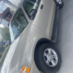 2004 Ford Explorer