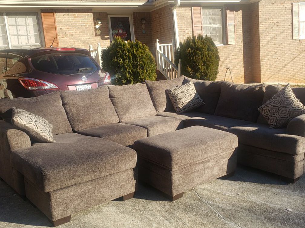 Delivery Available Gray Sectional With Storage Ottoman
