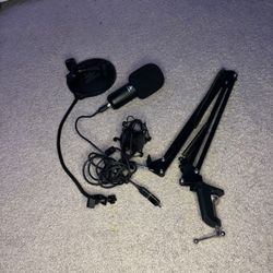 Maono AU-A04 Microphone with Adjustable Arm & Accessories - USB Plug & Play