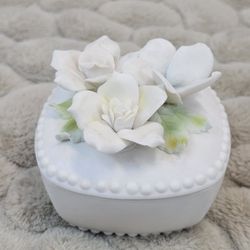VTG KAREN CARSON CREATIONS BISQUE PORCELAIN REFRESHENER BOX