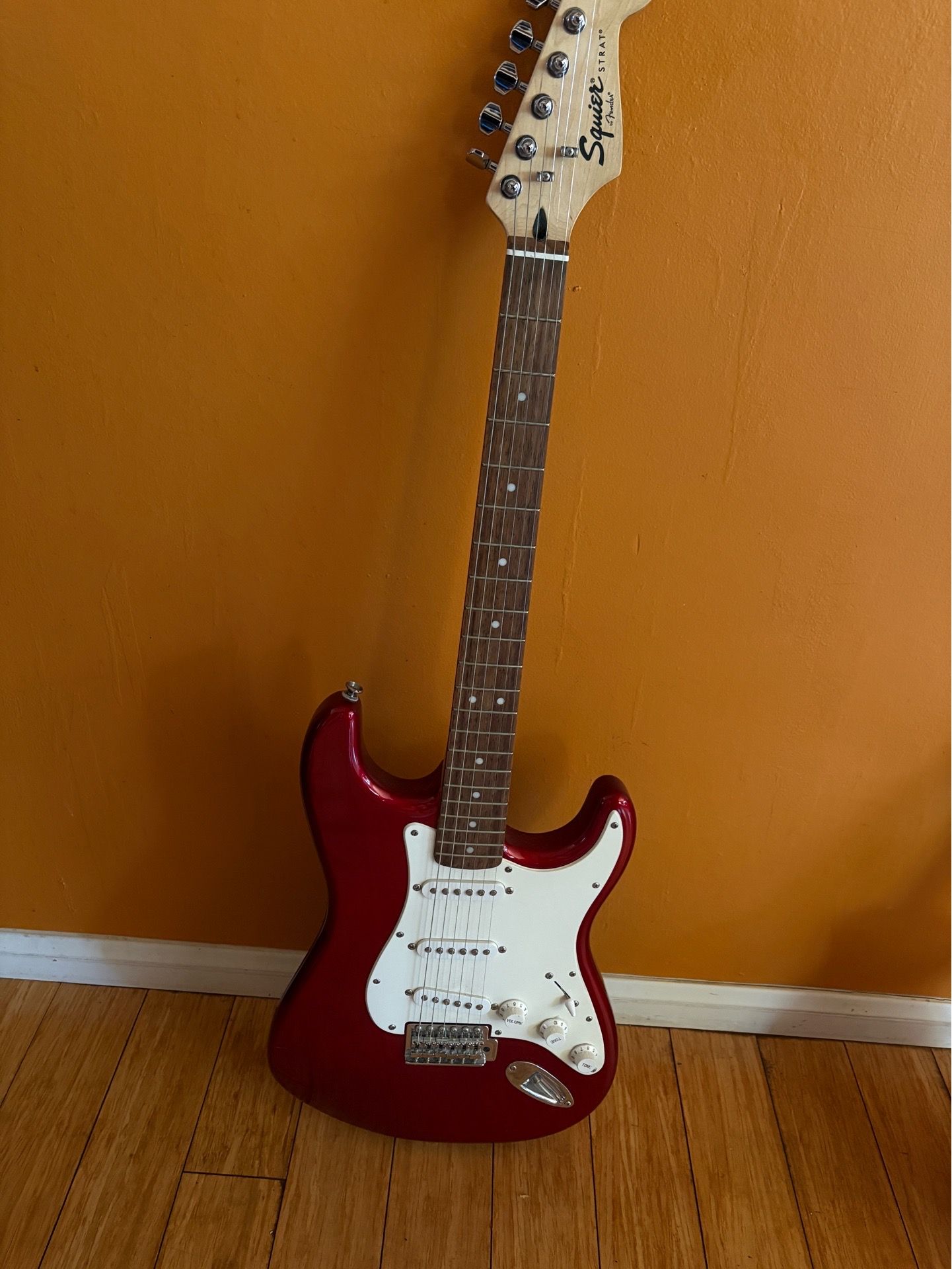 Squier Stratocaster - Candy Apple Red